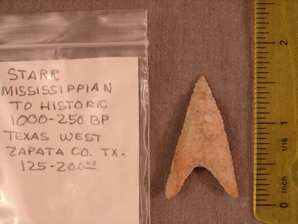 Native American Indian arrowhead artifact (1 of 2)