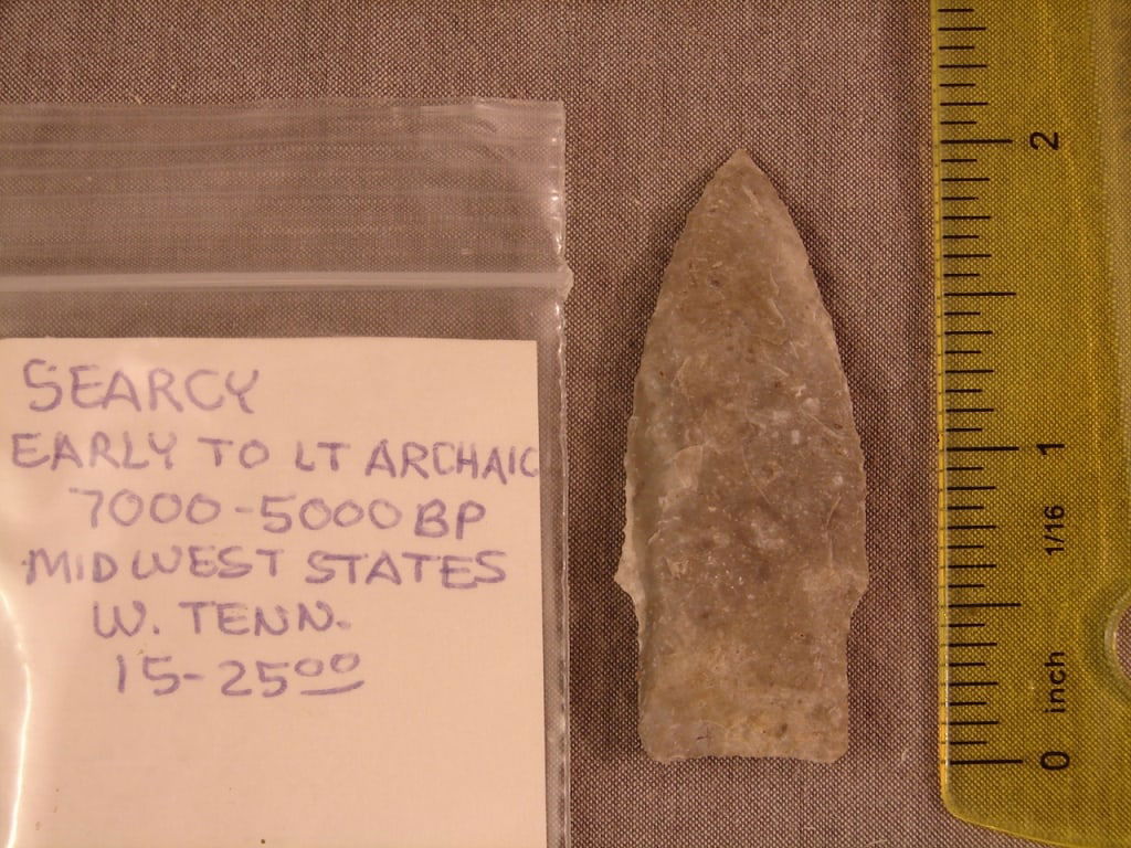 Native American Indian arrowhead artifact (1 of 2)