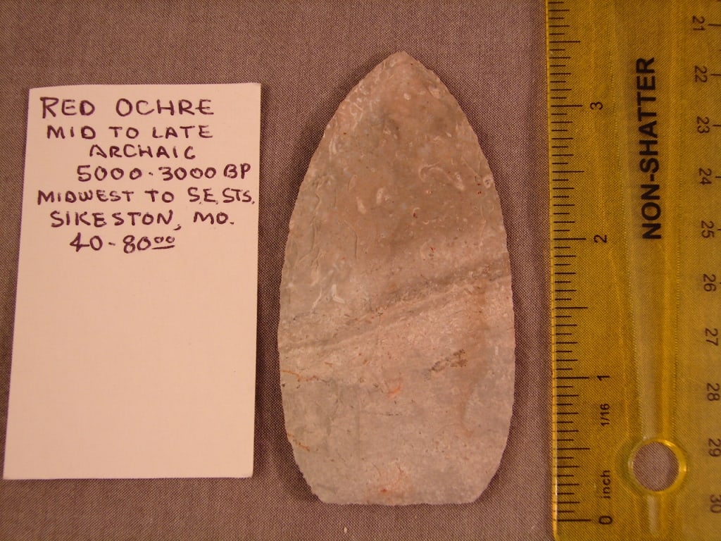 Native American Indian arrowhead artifact (1 of 2)