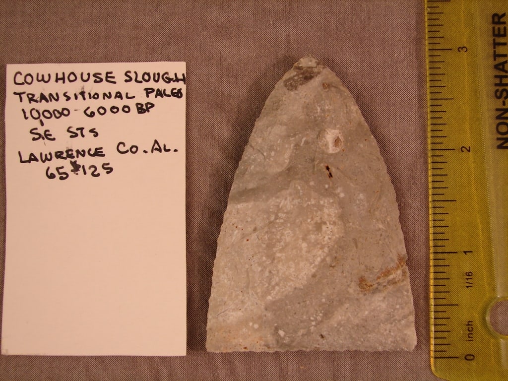 Native American Indian arrowhead artifact (1 of 2)