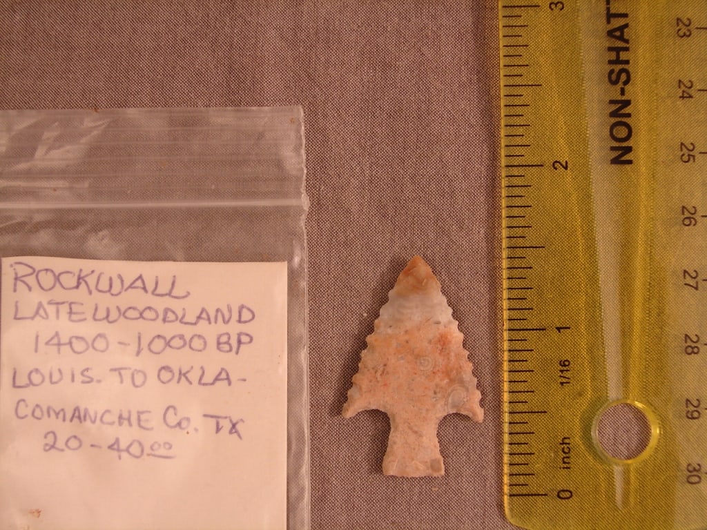 Native American Indian arrowhead artifact (1 of 2)