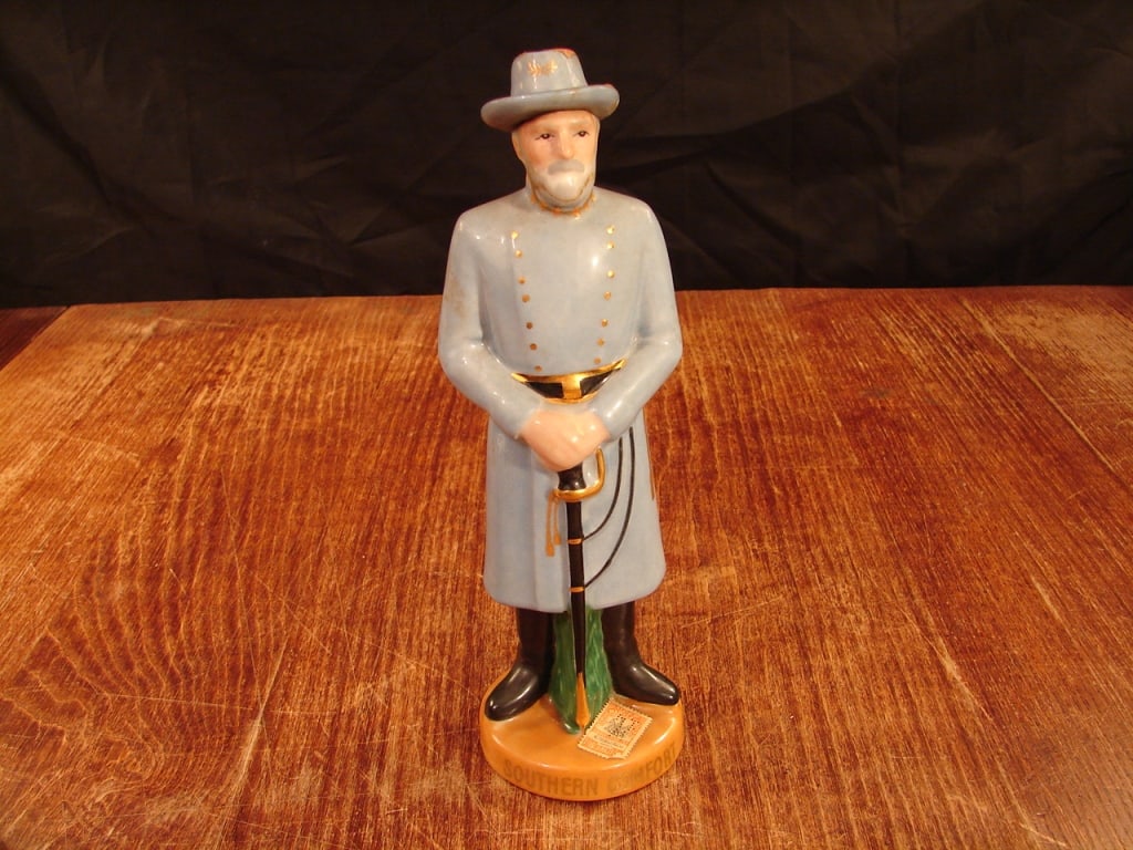 Porcelain Southern Comfort liquor decanter (1 of 8)