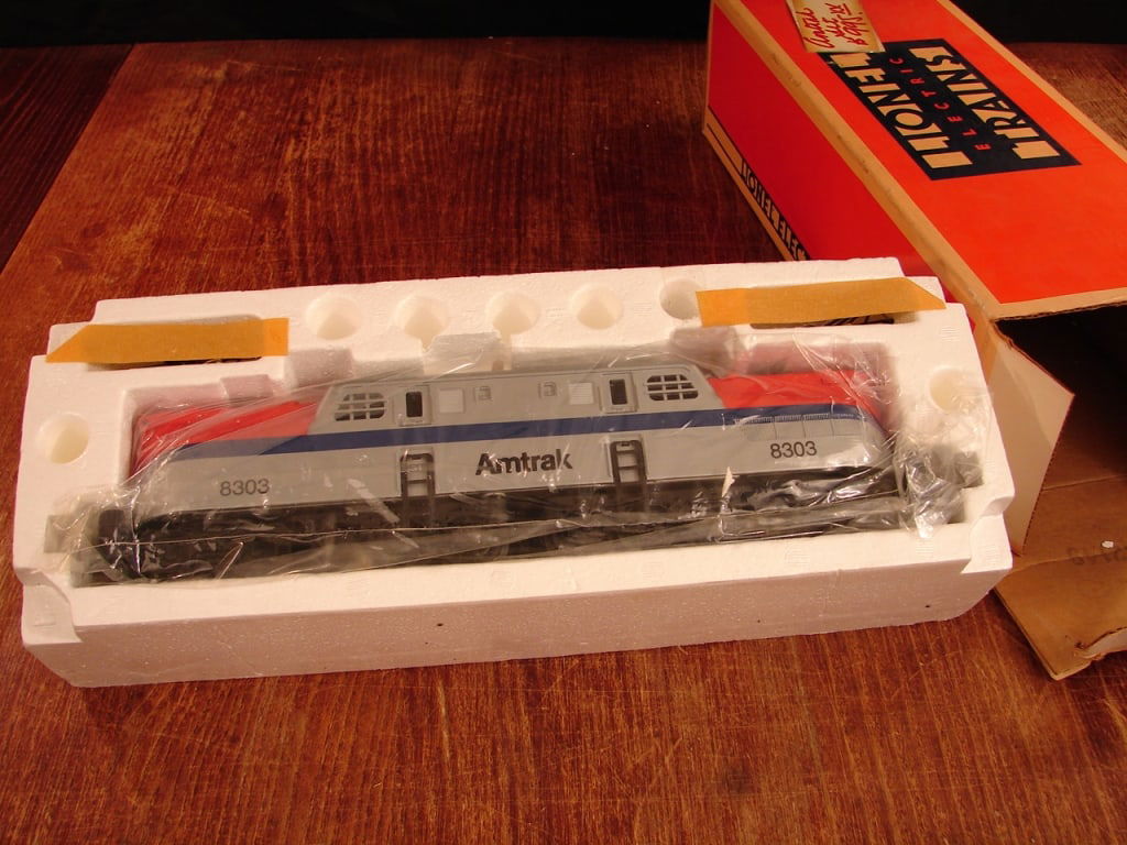 Lionel Amtrak GG1 Locomotive (1 of 2)