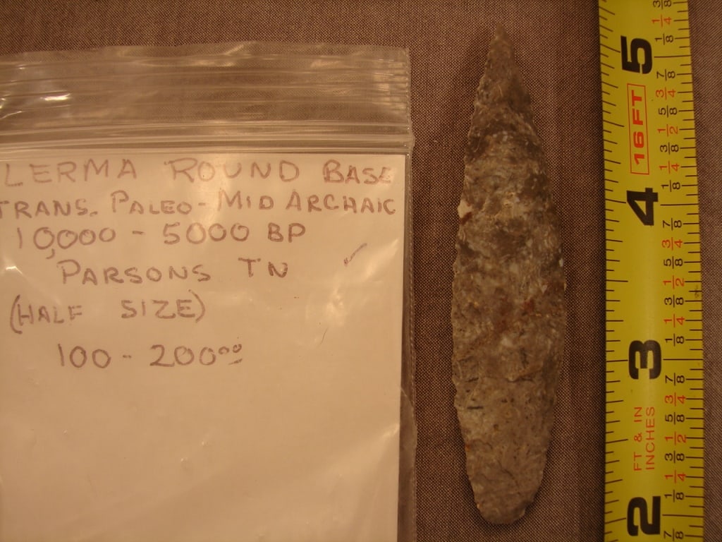 Native American Arrowhead Artifact. (1 of 2)