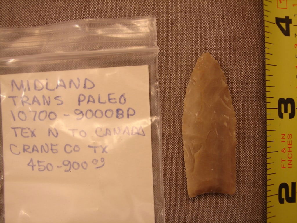 Native American Arrowhead Artifact. (1 of 2)