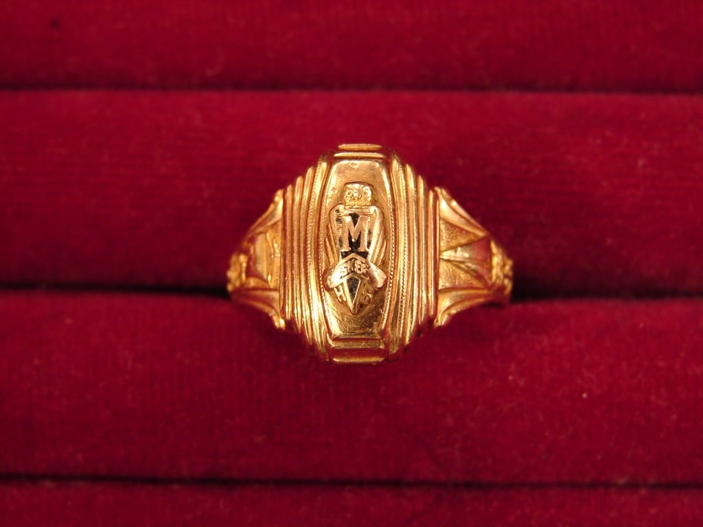 Ladies fashion estate ring 10 karat (1 of 6)