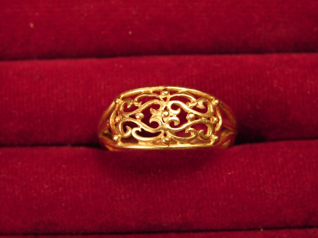 Ladies 14 karat gold ring (1 of 6)