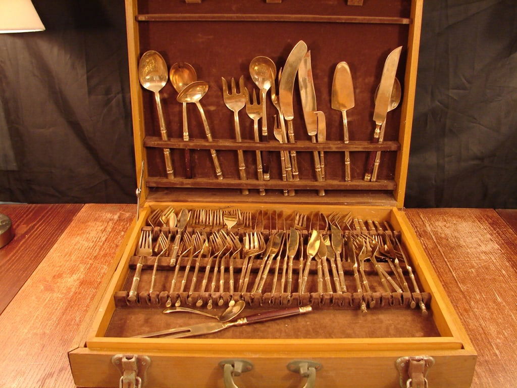 142 piece gold washed plated silverware set (1 of 8)