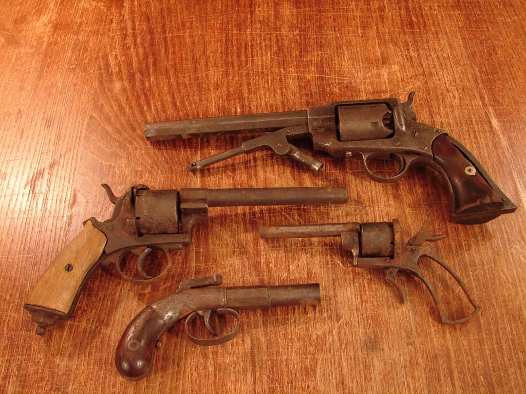 Lot of 4 Civil War era antique guns for parts (1 of 8)