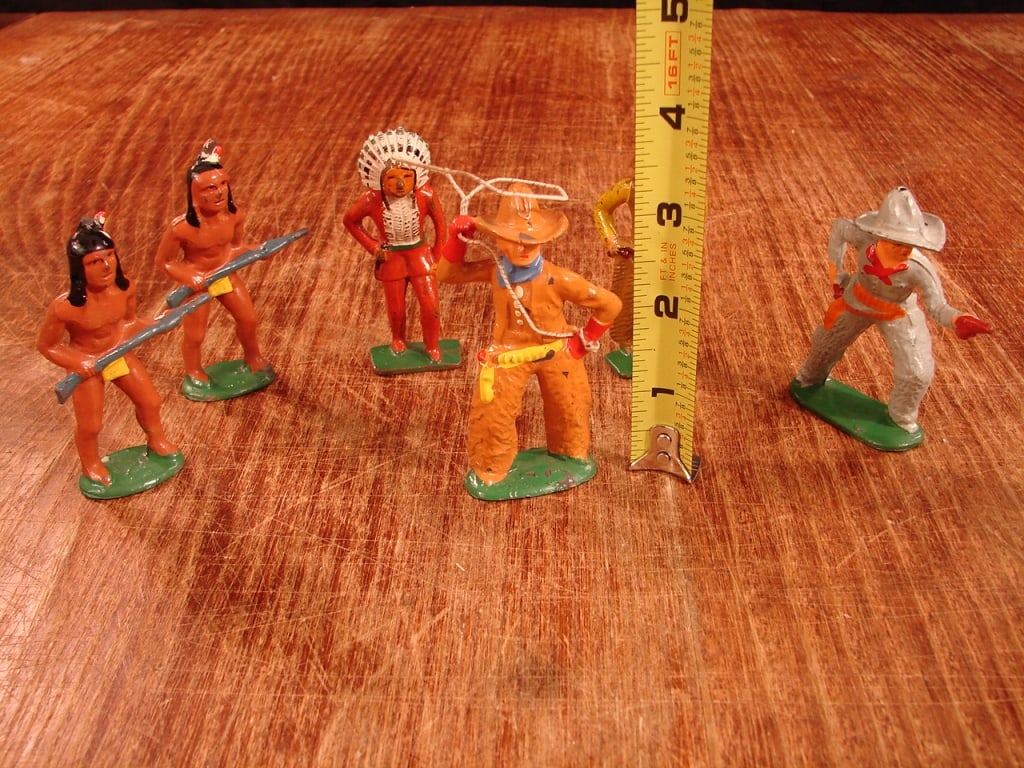 Lead figures Cowboy an Indian painted pieces. (1 of 6)
