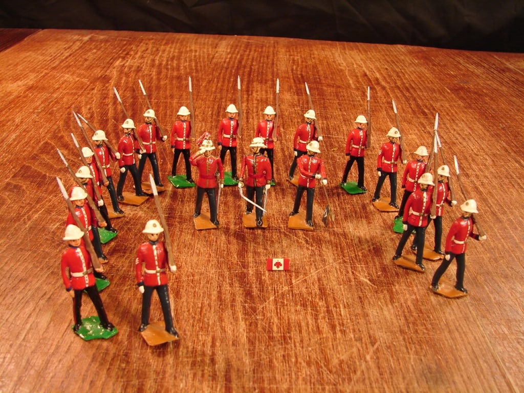 Hand painted lead Canadian soldiers.: Lot of 21 hand painted lead soldiers. Princess Patricia Canadian soldiers.