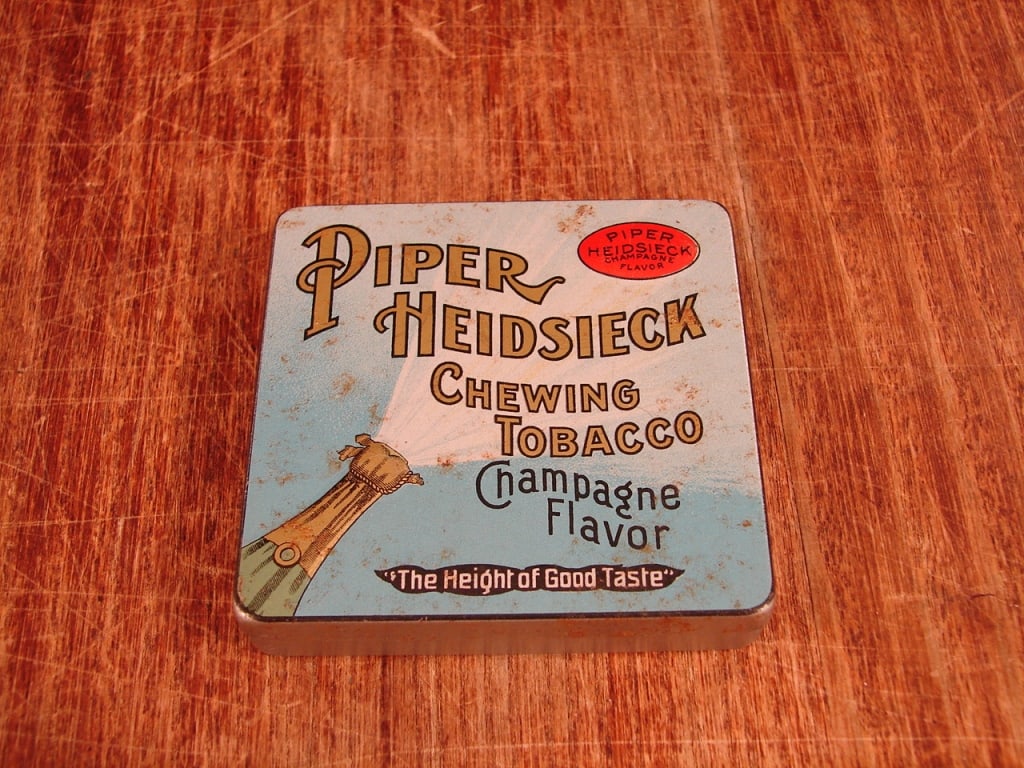 Vintage Pipe Heidsieck Chewing Tobacco Tin (1 of 4)