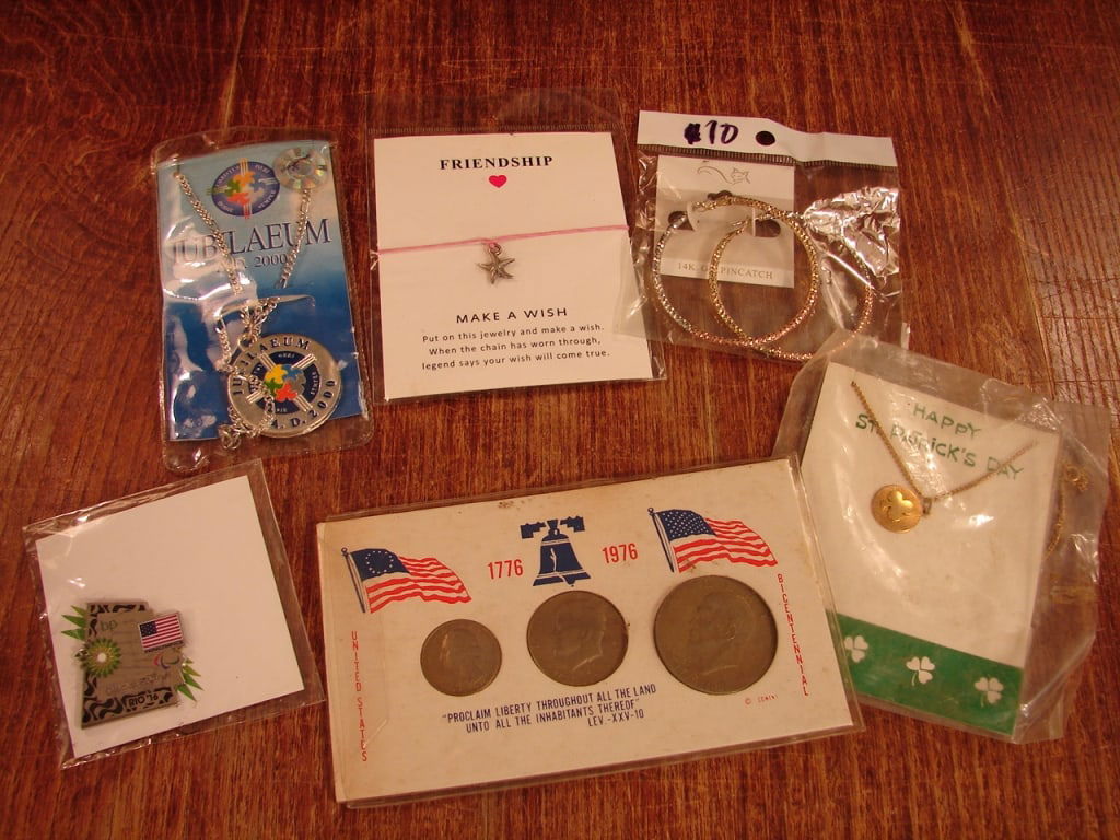 Lot of misc estate jewelry and pendants (1 of 2)