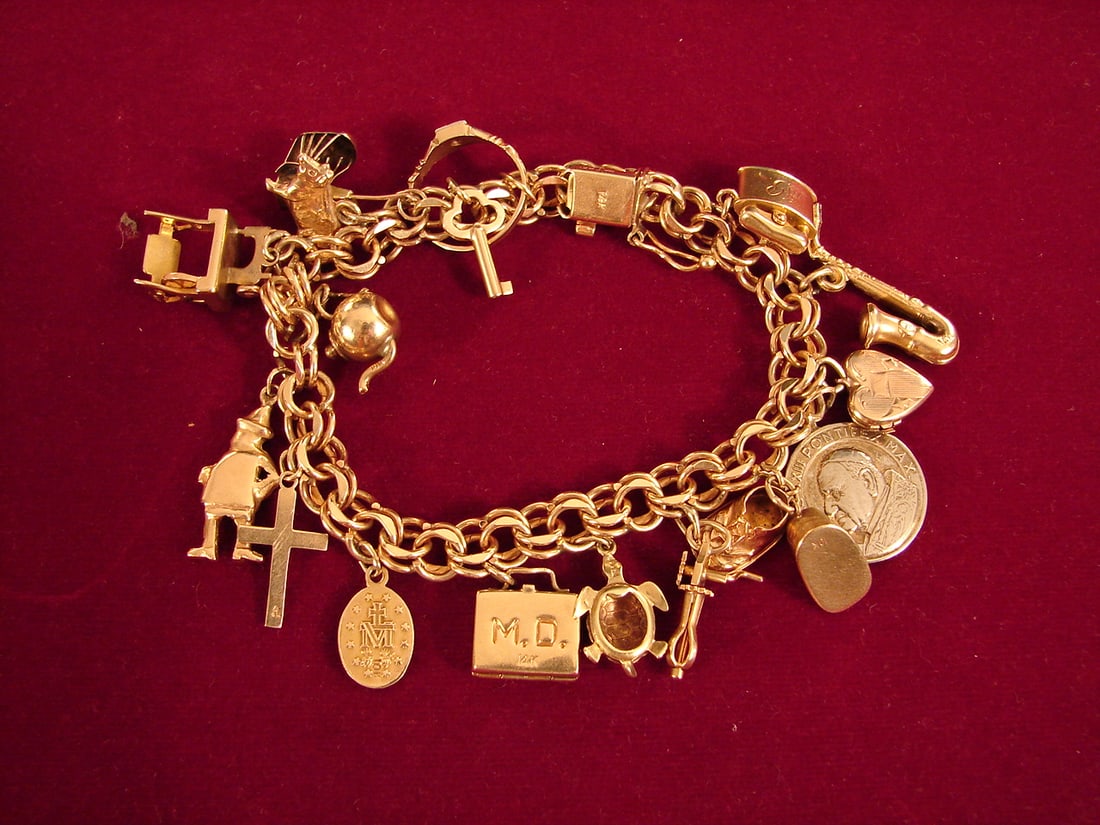14 karat Gold charm bracelet 41 grams (1 of 20)