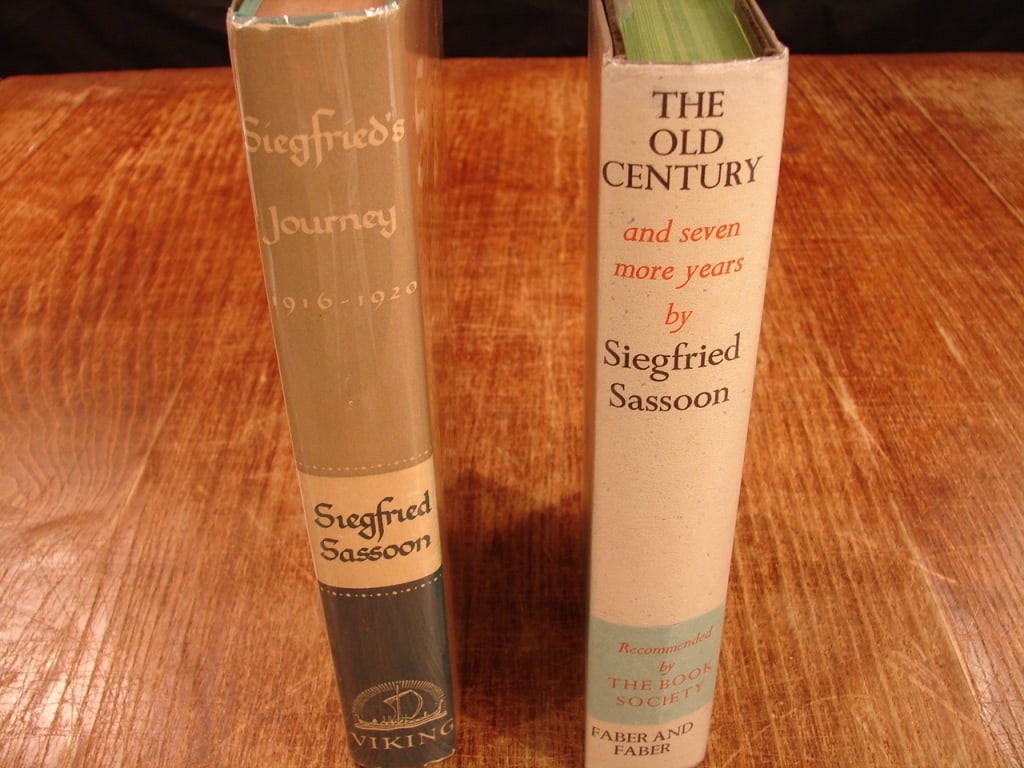 Lot of two Siegfried Sassoon books: Lot of two Siegfried Sassoon books. 1) Siegfrieds Journey 1916-1920. Viking 1946. 2) The Old Century. London.