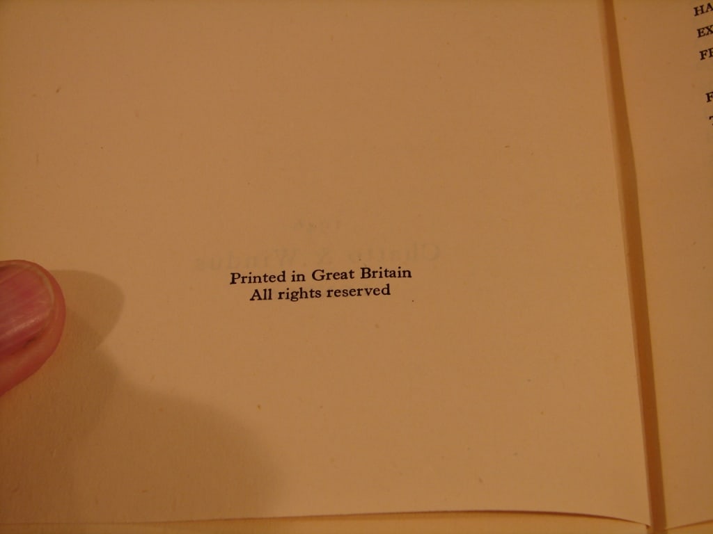 Lot of two World War One Poetry books. - 9