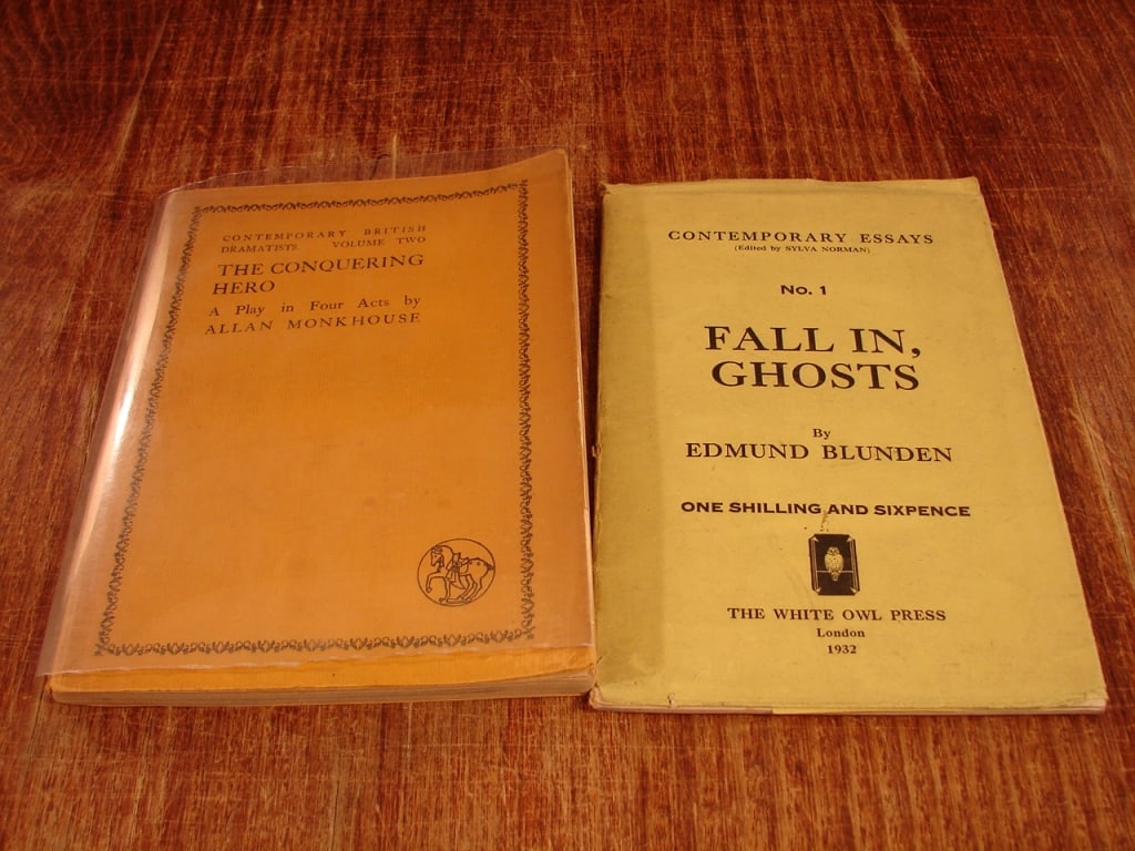 Lot of 2 World War One. A play and poems: Lot of 2. 1) The Conquering Hero - A Play in Four Acts by Allen Monkhouse. Ernest Benn Limited 1923. Soft cover. a notable 1923 anti-war play in four acts written by British playwright, journalist,