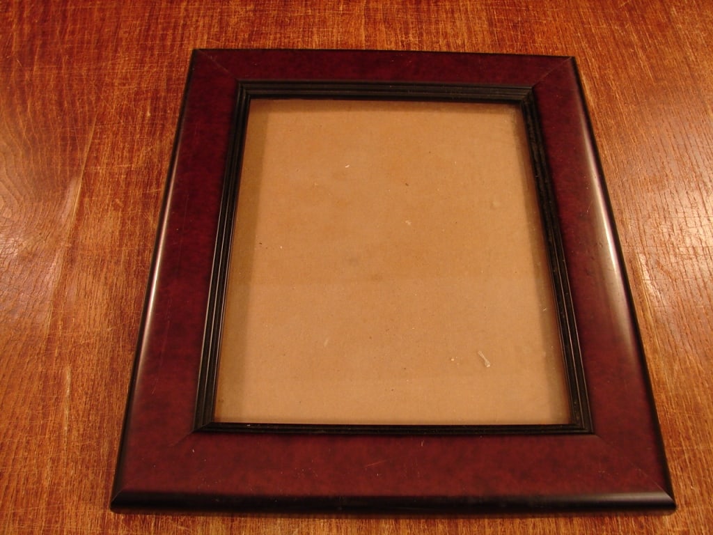 Empty 13x10 wooden frame: Empty 13x10 wooden frame