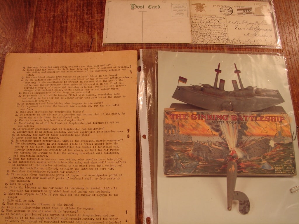 Lot of 8 various photographs and post cards - 4