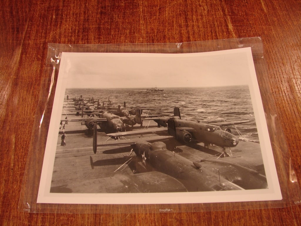Lot of 8 various photographs and post cards - 9