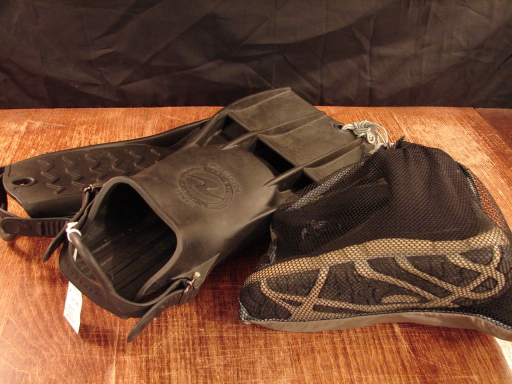 Set of US Navy 1980's vintage US Divers fins: Set of US Navy 1980's vintage US Divers fins and boots. Size large. UDT Seal.