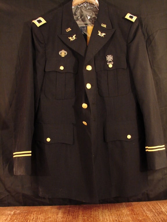 US Army Viet Nam era JAG Colonel Dress Blues: US Army Vietnam era JAG Colonel Dress Blues uniform. Fine condition.
