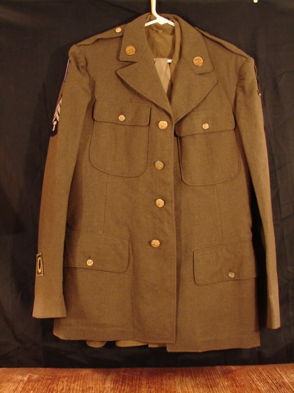 Historic US Army WWII green khaki complete uniform (1 of 10)