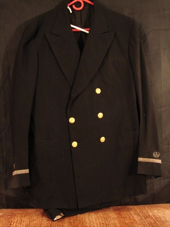 US Navy Dress Blues uniform with Pants: US Navy Dress Blues with Pants. Fine shape.