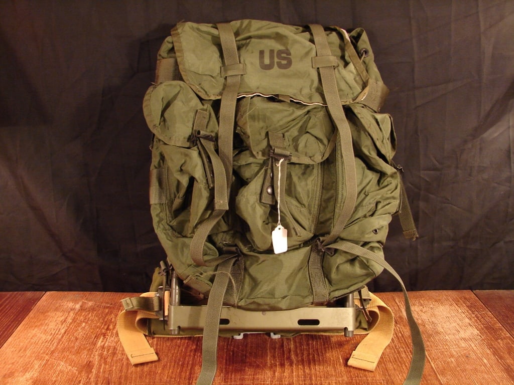 US Military green back pack with frame (1 of 6)