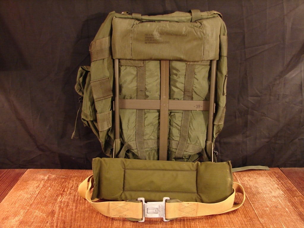 US Military green back pack with frame - 2