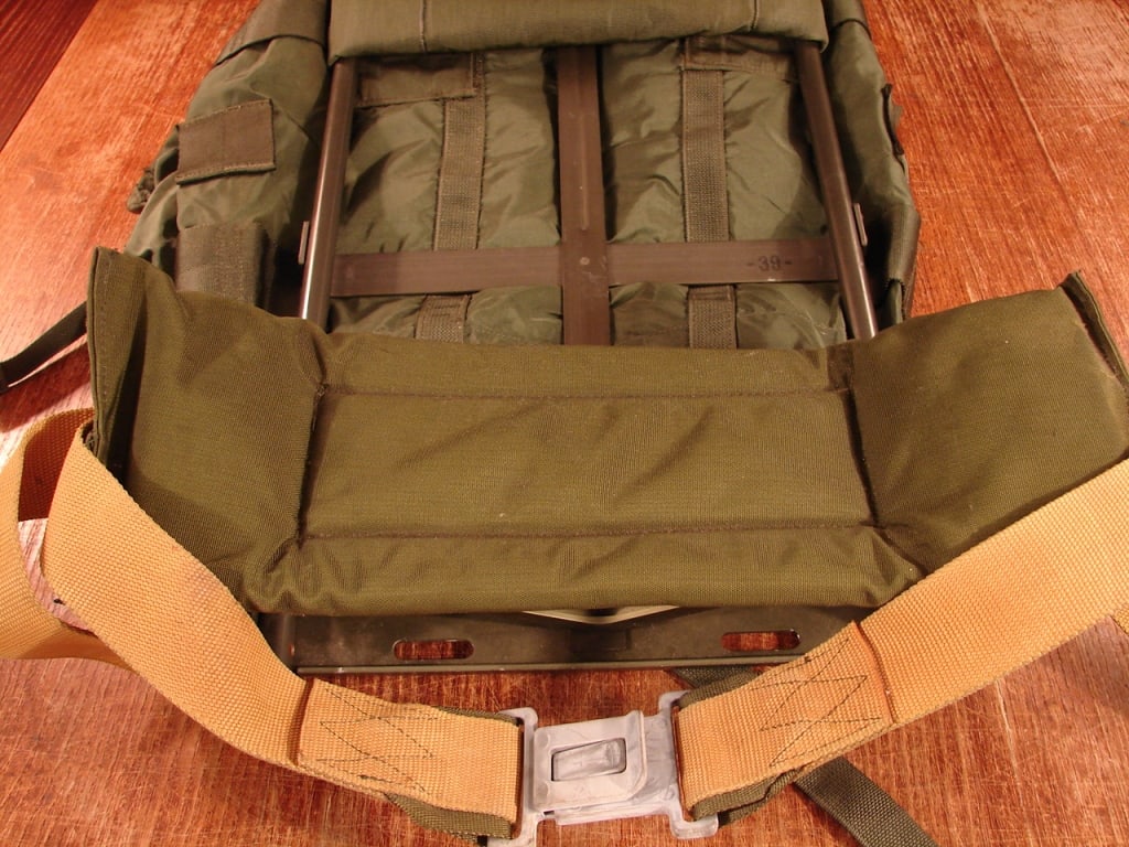 US Military green back pack with frame - 3