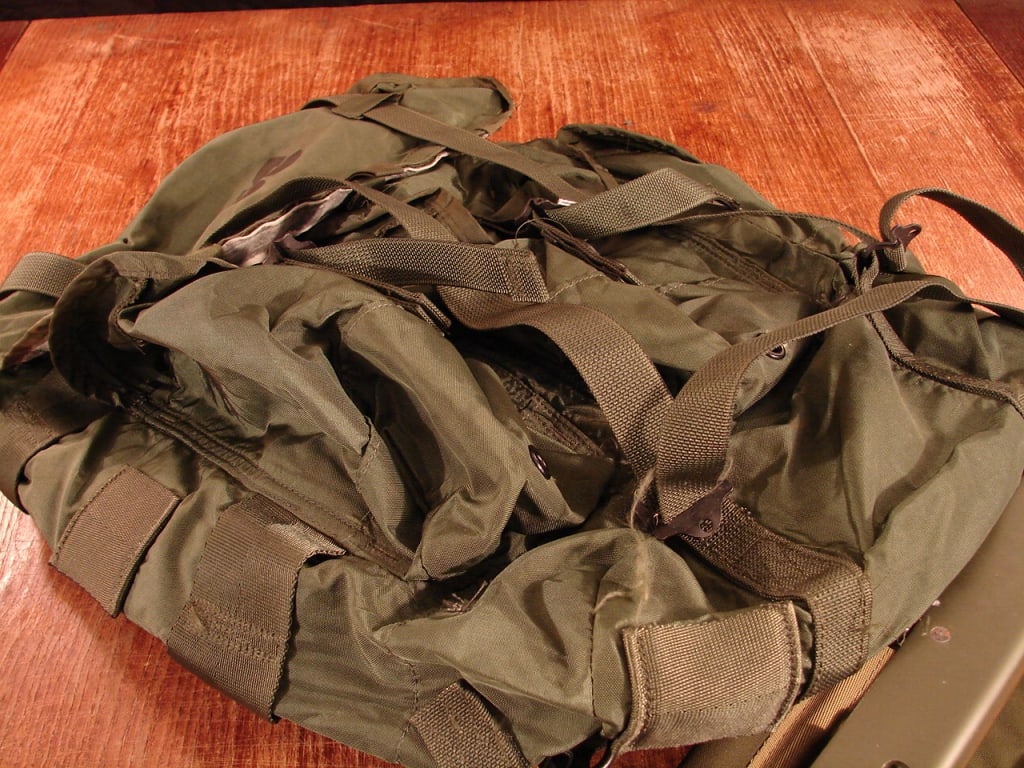 US Military green back pack with frame - 5