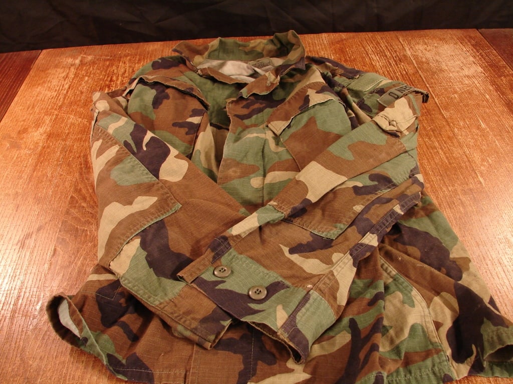Lot of three US Army issued jackets: Lot of three US Army issued jackets. 1) Woodland Camo, in small size. 2) Woodland camo in medium size. 3) 1 hot weather 3 color desert storm camouflage in small size.