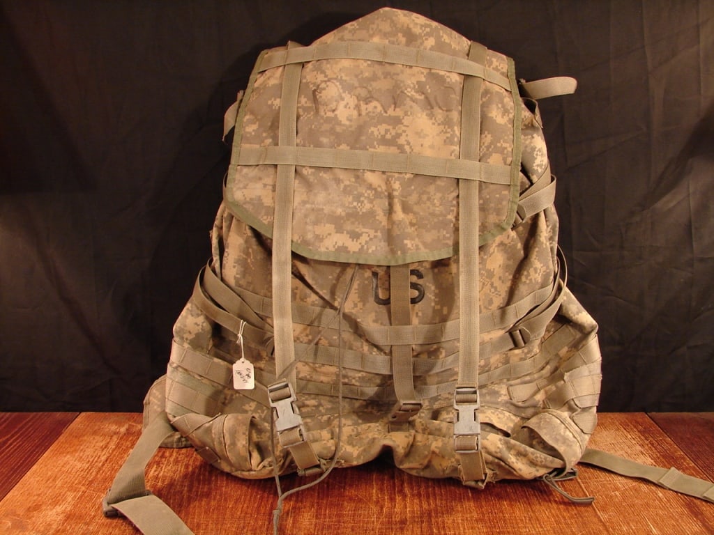 Large size US Issue back pack with frame: Large size heavy duty US Issue back pack with frame. Extra large capacity and in good usable condition.