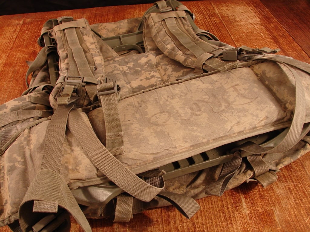 Large size US Issue back pack with frame - 3