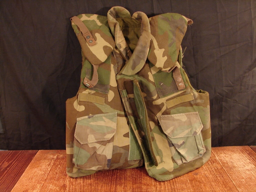 US army flak jacket, fragmentation vest body armor (1 of 5)