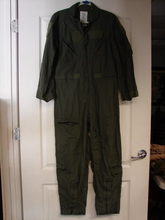 Lot of 2 US Military issued Flyers coveralls.: Lot of 2 US issued summer weight Flyers coveralls, flight suits. 1) Tan 40 S. 2) Green 40 S.
