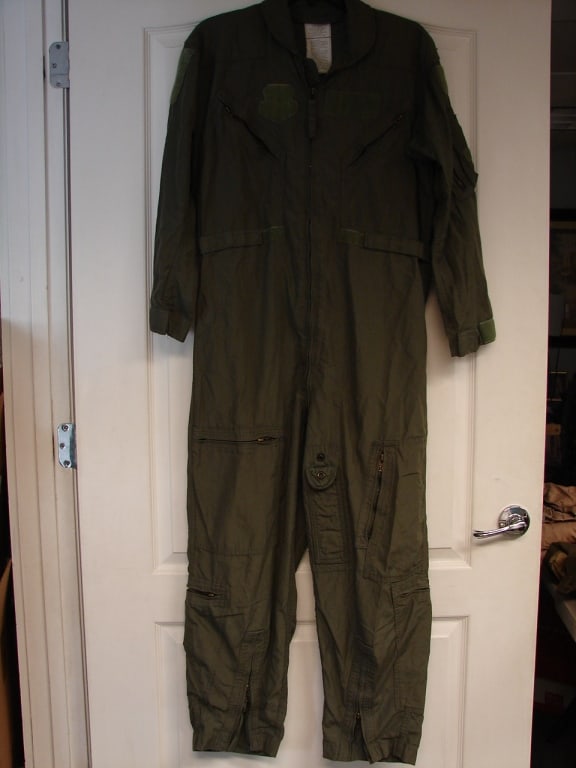 Lot of 2 green US issued Flyers flight suits: Lot of 2 summer weight green US issued Flyers Coveralls, flight suits. Both size 42 S.