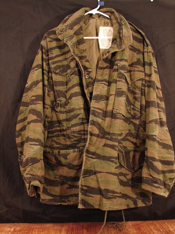 US Military issue Tiger Stripe field jacket: US Military issue Tiger Stripe cold weather field jacket. Size Medium -Regular. Typical special forces