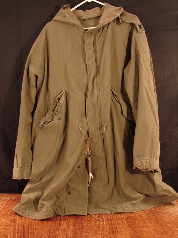 WWII and Korean War era original parka: WWII and Korean War era original full length Officers parka with hood. Colonel Rank insignia. Size Medium. Hard to find.