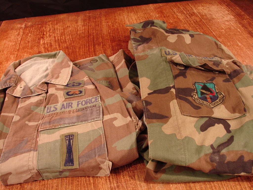 Lot of 2 US Air Force issue woodland camo: Lot of 2 US Air Force issue woodland camo hot weather jackets. 343 Tactical Fighter Wing and USAF Civil Engineering insignias. Both size Mediums.