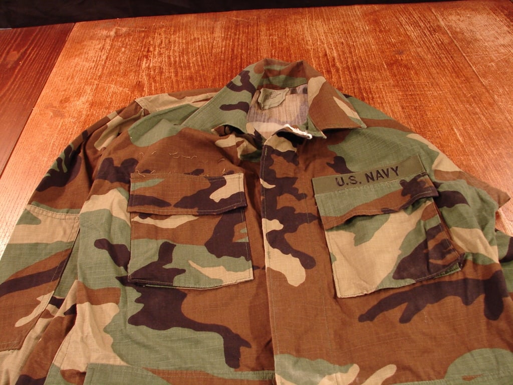 US Navy issue woodland camo jacket.: US Navy issue woodland camo jacket. Size small-regular.