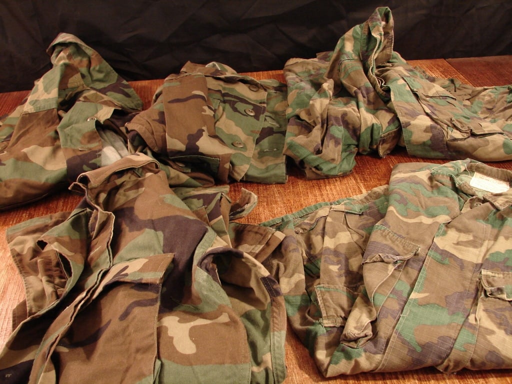 Lot of 5 US Military issue woodland camo jackets: Bonus Lot of 5 US Military issue woodland camo jackets. 1) small-x-long. 2) Medium -short. 3) medium short. 4) medium regular. 5) medium regular.