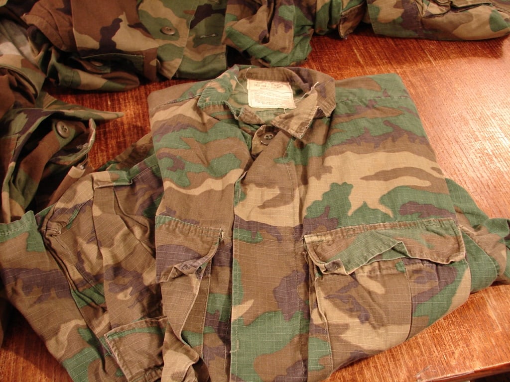 Lot of 5 US Military issue woodland camo jackets - 2