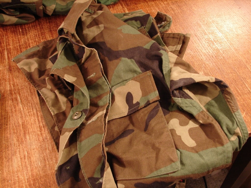 Lot of 5 US Military issue woodland camo jackets - 3