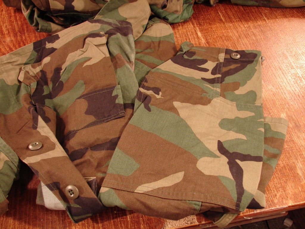Lot of 5 US Military issue woodland camo jackets - 4