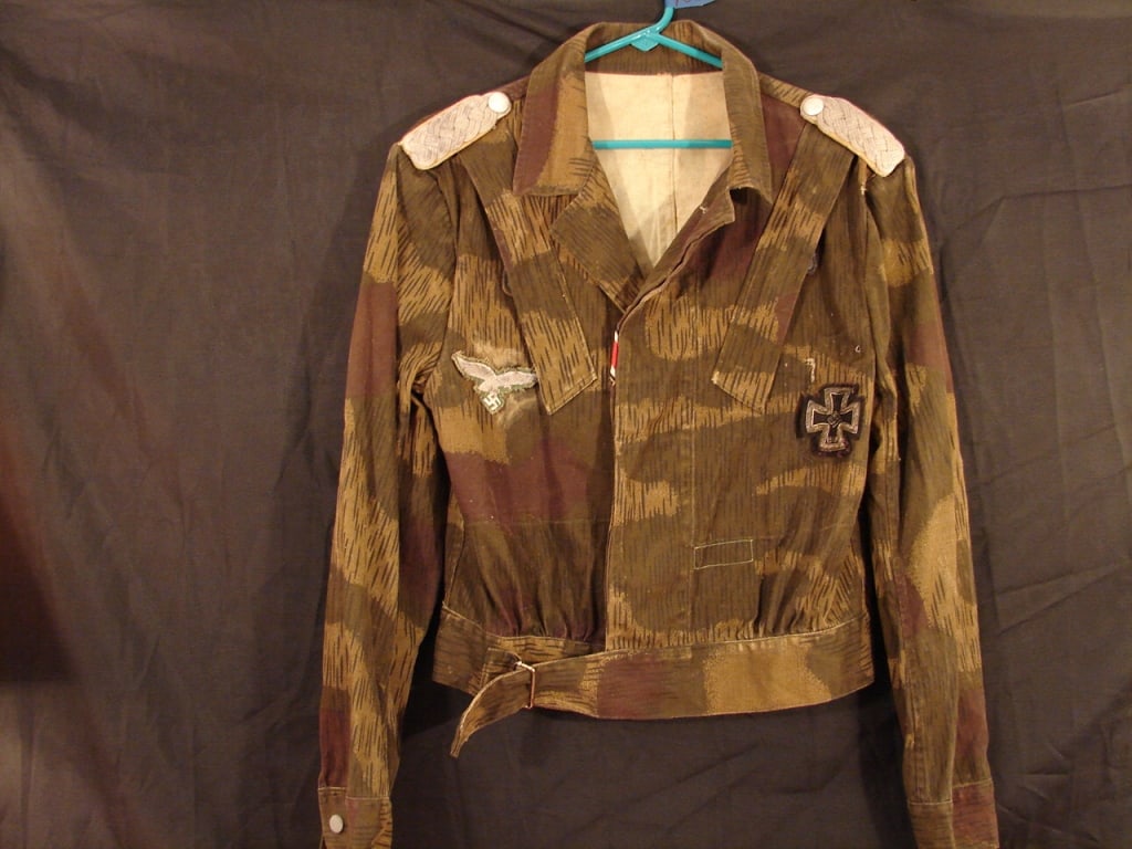 WWII German Luftwaffe camo smock: WWII German Luftwaffe paratrooper smock or combat tunic. Has two diagonal breast zippers with leather tabs. Zippers are German maker marked RAPID. Tan & water camo pattern. See detailed photos as
