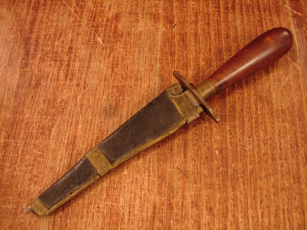 Small Civil War Period Double Bladed Knife (1 of 13)