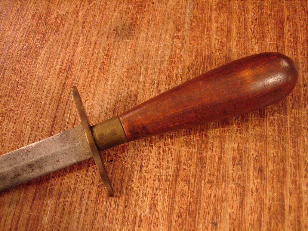 Small Civil War Period Double Bladed Knife - 9