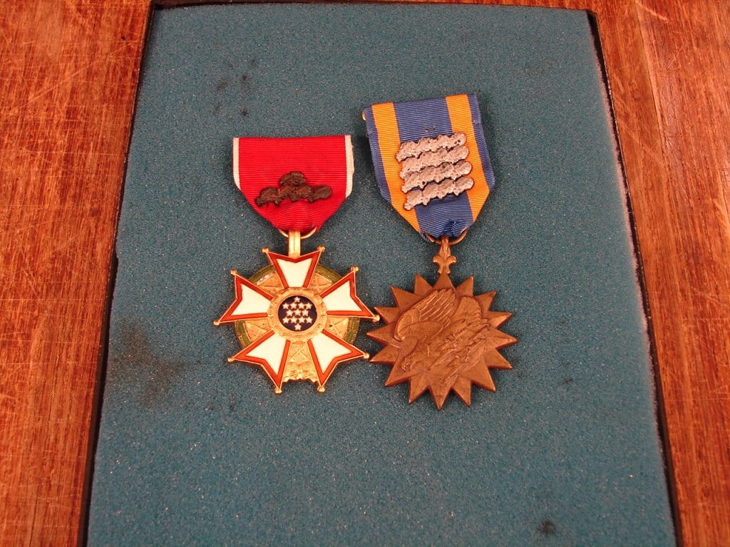 U.S. WWII named medal grouping.: WWII named medal grouping. 1) Distinguished Service Cross 5 time bronze clusters. 2) Air Medal with 16 total clusters for sustained combat missions. Period engraving for Col W.J. (William) Maddox.